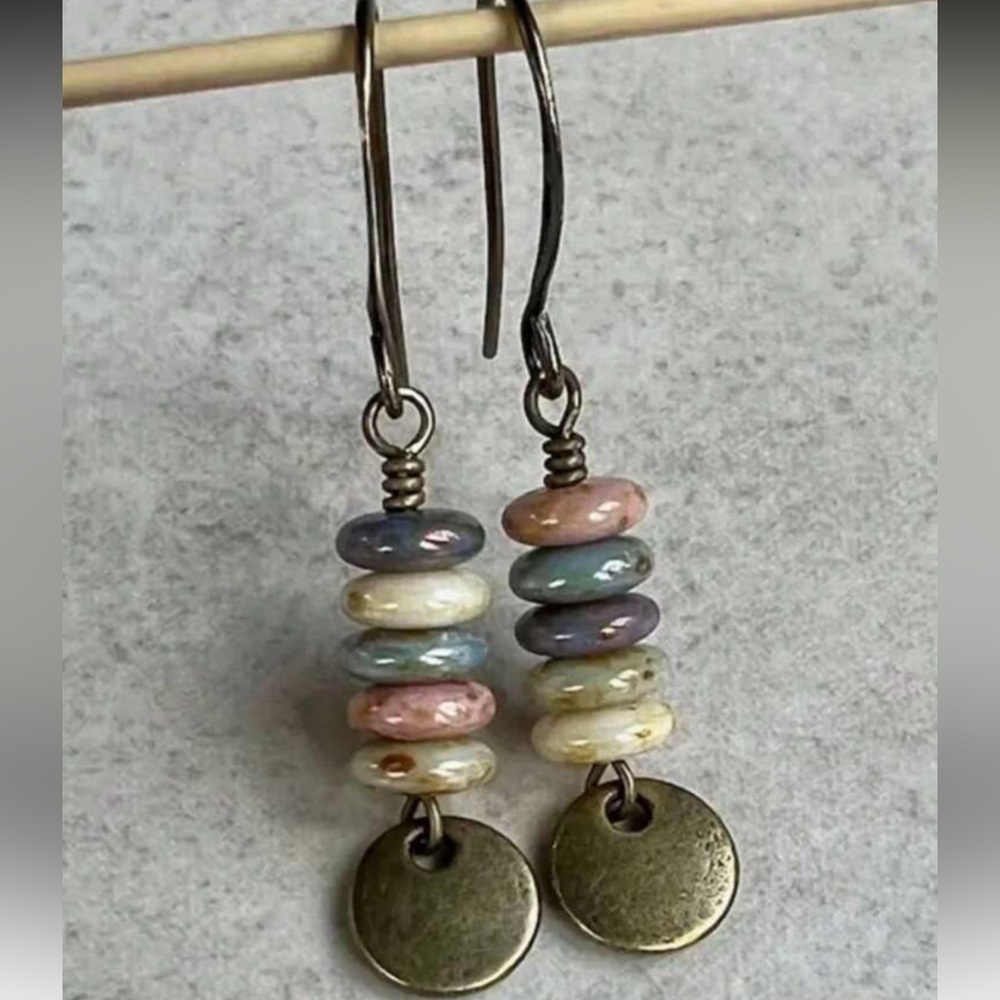 Artisan Pastel Beaded Dangle Earrings NWT ☀️ 3/$12